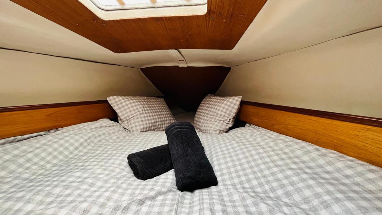 Hôtel Cozy Sailing Boat Barcelona à Sant Adrià de Besòs Extérieur photo