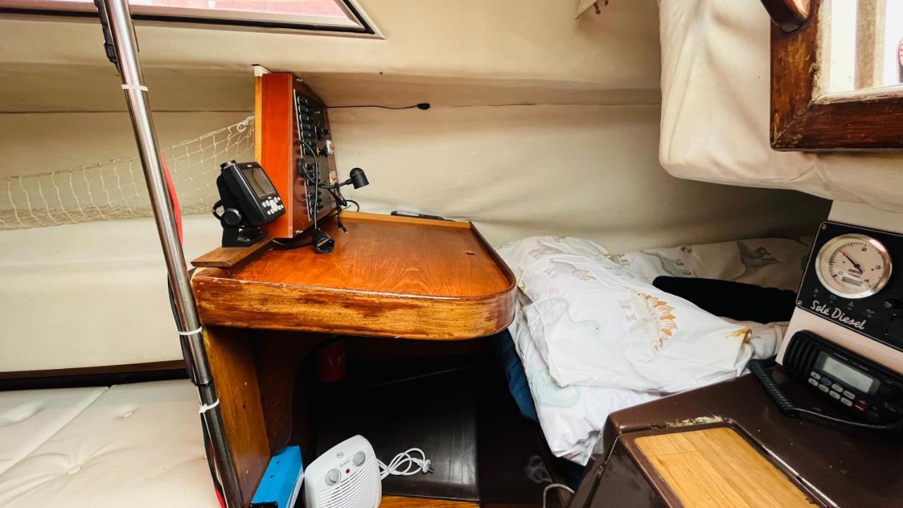 Hôtel Cozy Sailing Boat Barcelona à Sant Adrià de Besòs Extérieur photo